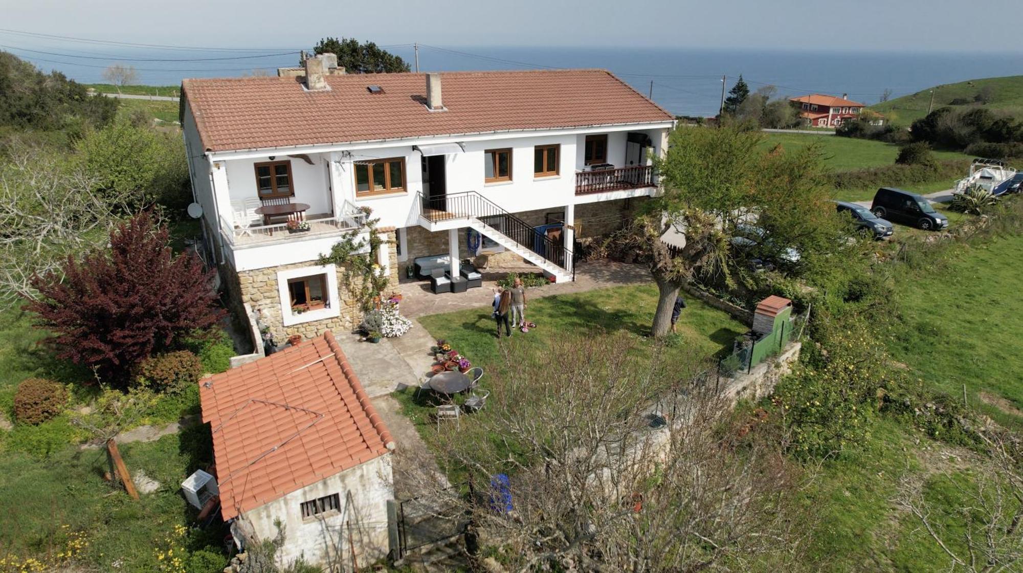 Surf House Sanvi Bed & Breakfast Сан Висенте де ла Баркера Екстериор снимка